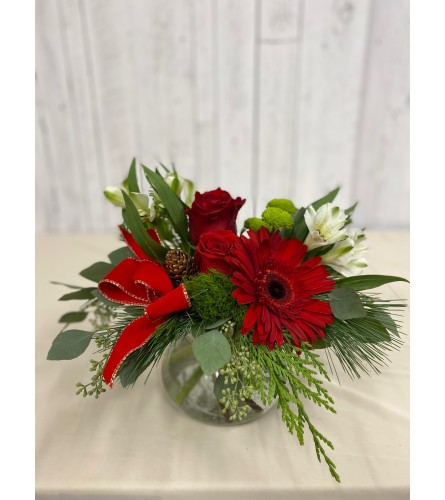 Very Merry (AV). An arrangement by Avenida Flowers.