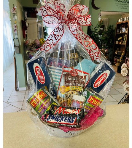 Dinner and Dessert Gift Basket 2023