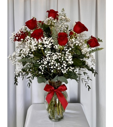 1 DZ L.S. ROSES 23. An arrangement by M's Flowers.