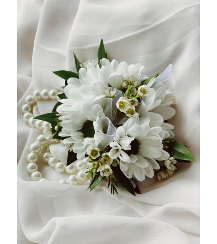 White dreamy daisies Wrist Corsage