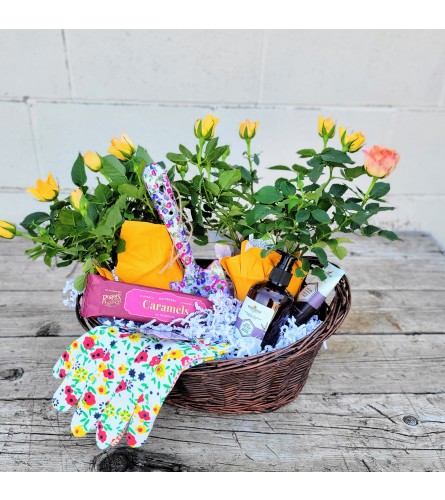 Gardener's Delight Gift Basket - Standard. An arrangement by The Garden Gate Gifts and Florals.