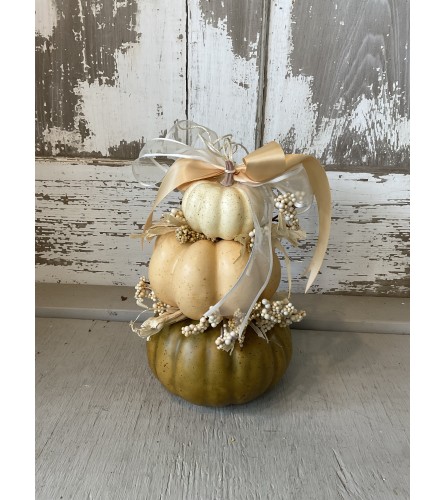 Neutral Pumpkin Stack 2023. An arrangement by Metcalfe Florist and Pleasant View Greenhouses.