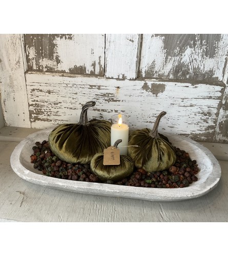Velvet Pumpkin Centerpiece 2023. An arrangement by Metcalfe Florist and Pleasant View Greenhouses.