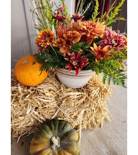 Thankful for Fall - Deluxe. An arrangement by Petals and Pages.