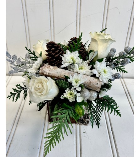 Silver Woodlands 2023. An arrangement by Blossoms On The Trail.