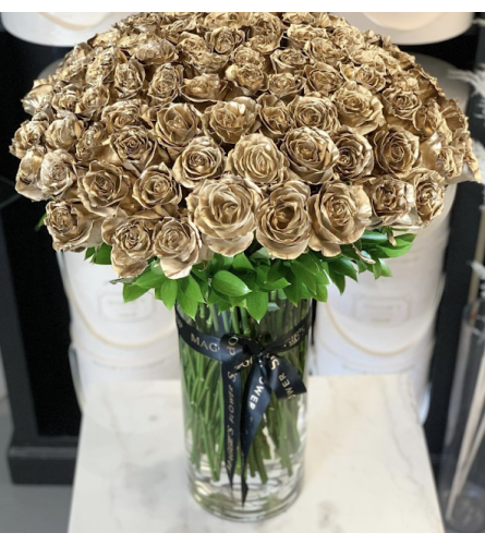100 GOLD ROSES IN TALL VASE - Standard. An arrangement by BellaRosa Gardens.