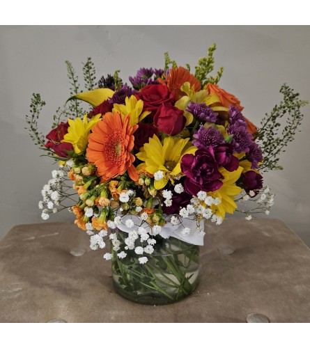 Bright and Sunny - Deluxe. An arrangement by Enchanted Flowers.