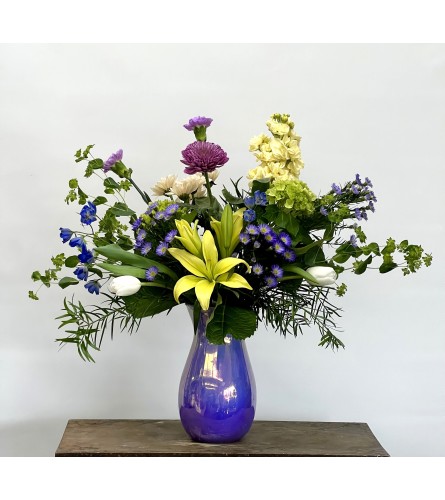 Blooming vase arrangement
