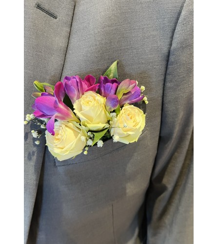 Pretty Simplicity Pocket Boutonniere