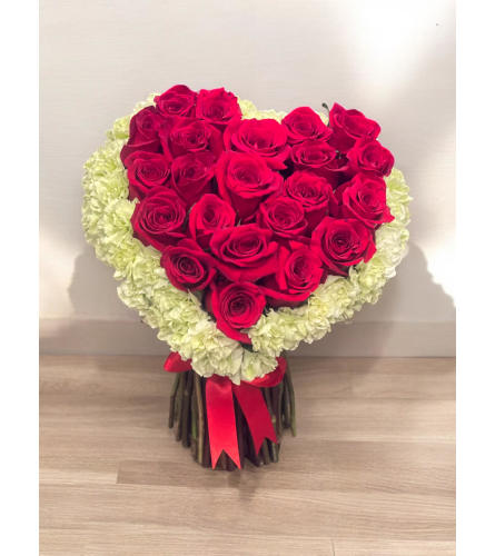 Standing Heart. An arrangement by Charming Blooms.