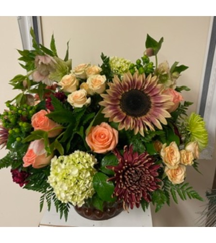 Fall Beauty. An arrangement by wish etc..