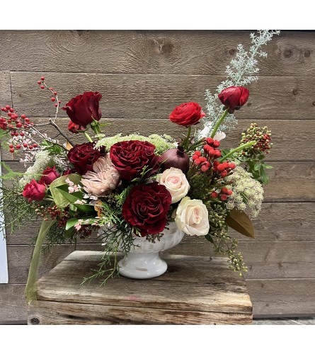 Campagne d' Fluer - Deluxe. An arrangement by Donato's Floral.
