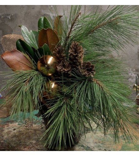Natural Christmas. An arrangement by Silver Rose Emotions.