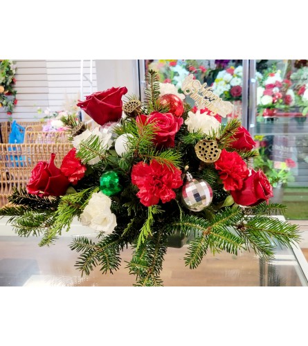 crhistmas balls centerpiece - Deluxe. An arrangement by Sunshine Flowers.