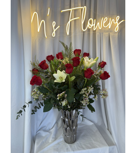 1 DZ FANCY ROSES MERCURY VASE. An arrangement by M's Flowers.