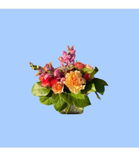 Peachy Keen. An arrangement by Lilac and Honey Floral Design Studio.
