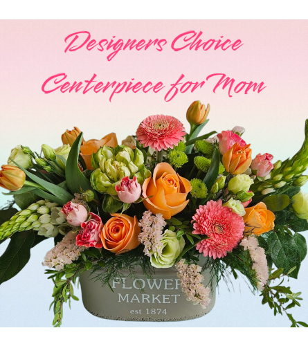 Designers choice centerpiece. An arrangement by Flower Trends Florists.