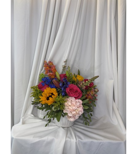 MOMS GARDEN 2025. An arrangement by M's Flowers.
