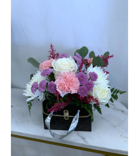 Chic Purse Bouquet for Mom (3 Colour Choices) - Standard. An arrangement by Lori's Hearts and Flowers.