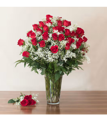Abundant Love Long Stem Roses - Deluxe. An arrangement by Aventura Glamour Flowers.