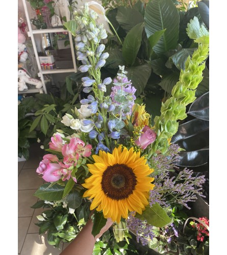 Bright Horizon. An arrangement by Sonia's Florist.