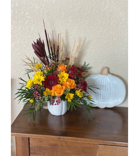 Pumpkin Spice and Everything Nice - Deluxe. An arrangement by Loyalist Flowers.