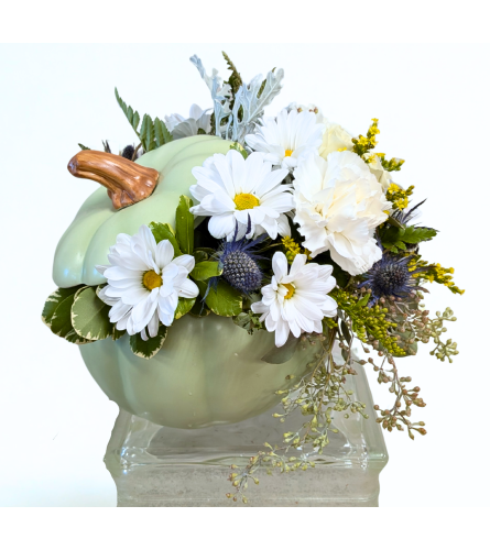 Autumn Meadow Charm - Deluxe. An arrangement by My Secret Garden.