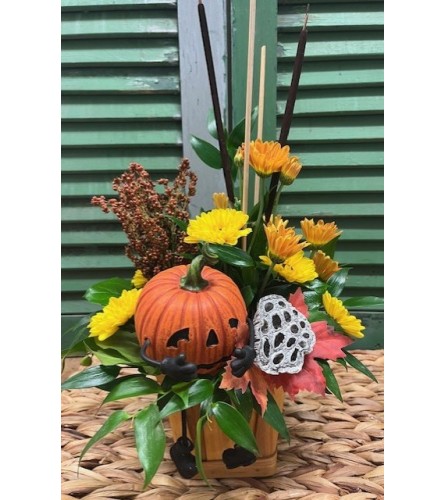 Pumpkin Spice Blossoms. An arrangement by Forest Florist.