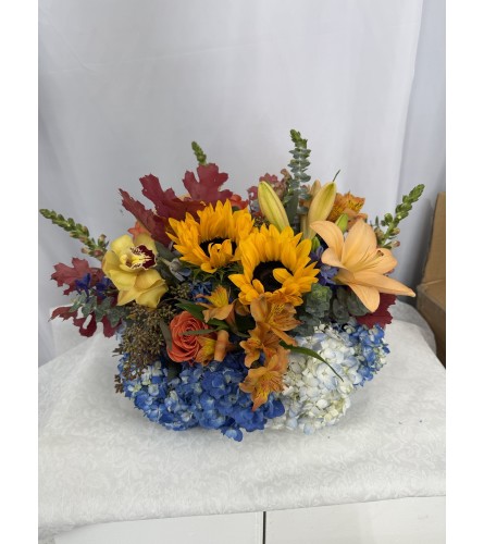 Amber Blue Skies - Deluxe. An arrangement by Commerce Flowers.