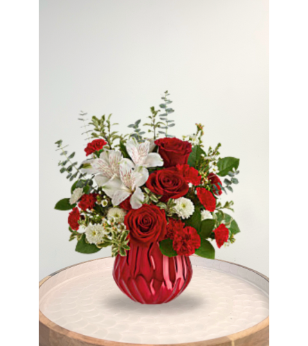 T22V410 Heart Shine Bouquet - Deluxe. An arrangement by Blossoms On The Trail.