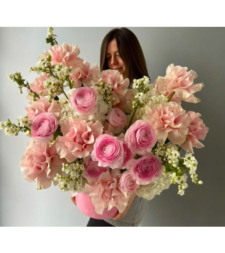 #48 Amora Box - Deluxe. An arrangement by Blossy Flowers.