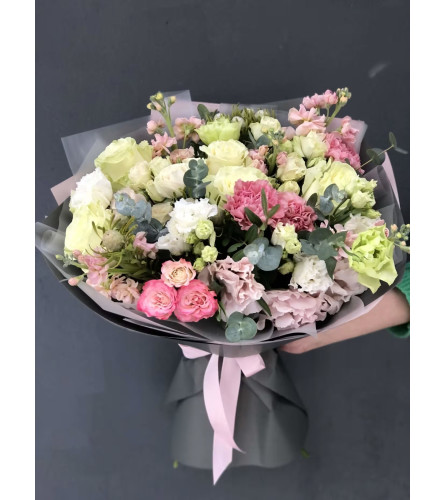 #39 Maravelle Bouquet - Deluxe. An arrangement by Blossy Flowers.