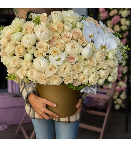 #14 Amazing SKY - Deluxe. An arrangement by Blossy Flowers.