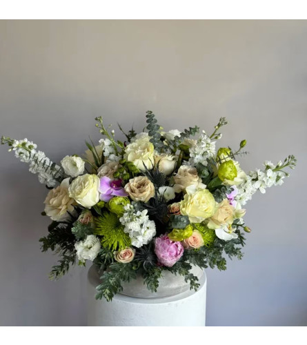 #21 Jia - Deluxe. An arrangement by Blossy Flowers.