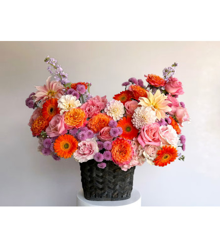 #31 FANCY - Deluxe. An arrangement by Blossy Flowers.