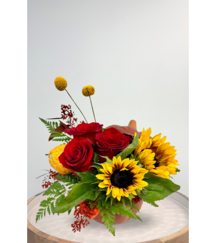 Modern Harvest - Deluxe. An arrangement by Blossoms On The Trail.