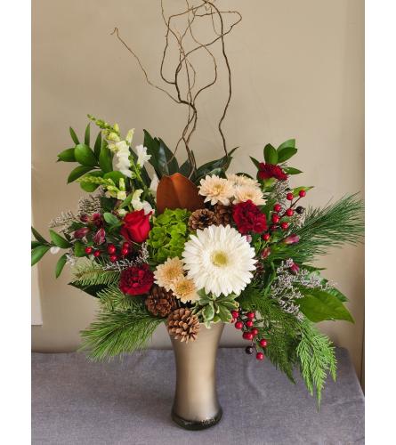 Seasonal Splendor - Deluxe. An arrangement by Avenue Florist.
