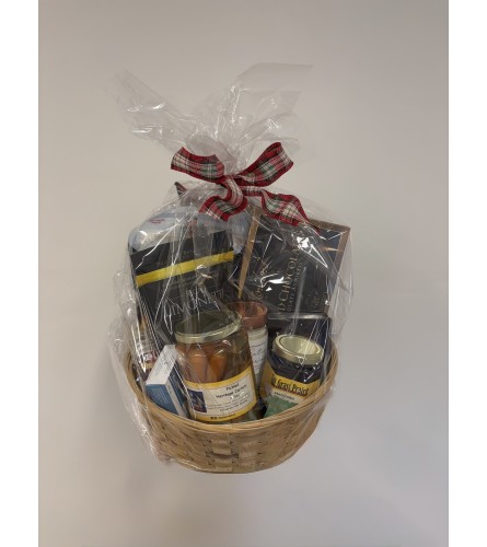 Holiday Gift Basket - Deluxe. An arrangement by Osborne Florist.