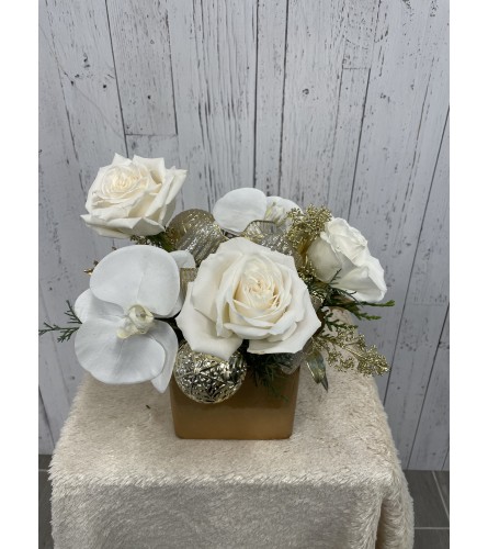 ICICLES and IVORY. An arrangement by Incredible Florist Seton.