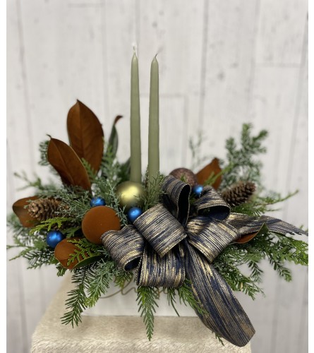 CHAMPAGNE and CEDAR. An arrangement by Incredible Florist Seton.