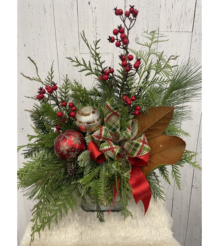 MERRY WINTERBERRY. An arrangement by Incredible Florist.
