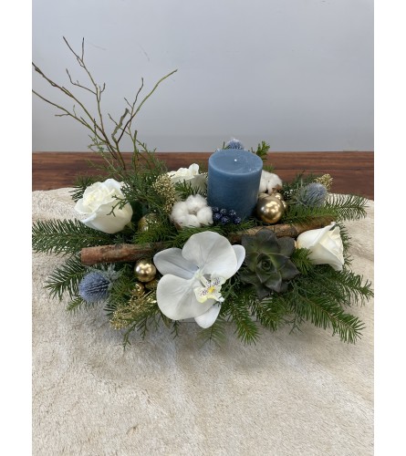 WINTER WOOD ROYAL. An arrangement by Incredible Florist.