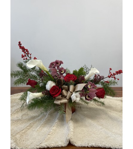SNOWBERRY LANE. An arrangement by Incredible Florist.