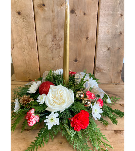 Festive Centerpiece - Designer's Choice. An arrangement by Mayfield Flowers.
