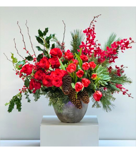 Wonderful Christmas - Deluxe. An arrangement by Doral Flower District and Design.