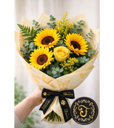 Golden Crush Arrangement - Deluxe. An arrangement by Lori's Hearts and Flowers.