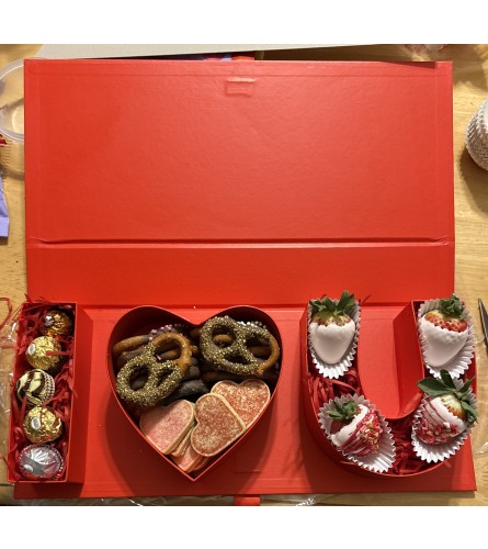 I love U box bundle. An arrangement by Bee Flowers.