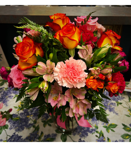 Sweetness - Deluxe. An arrangement by Sun Valley Florist.