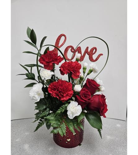 Scarlet and Snow Romance - Deluxe. An arrangement by Balloon Bouquets Plus.