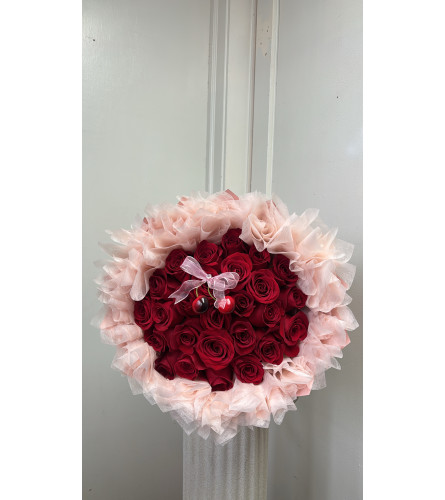 Cherry Rose. An arrangement by Floreria Aurora.